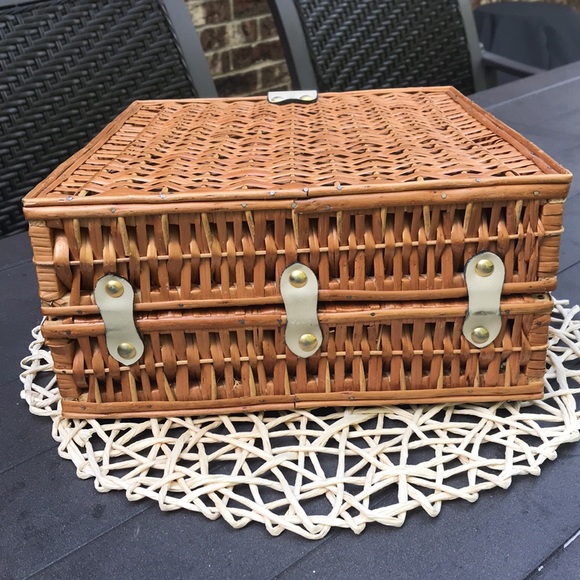 Vintage Woven Wicker Handbag w/ Leather Trim - Picture 8 of 13